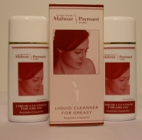 Belleza y cosmética. El líquido limpiador de la grasa nos ayuda a mantener una piel sana.